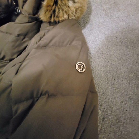 Women's Khaki Down Puffer Coat with Faux Fur Trim - Picture 6 of 13